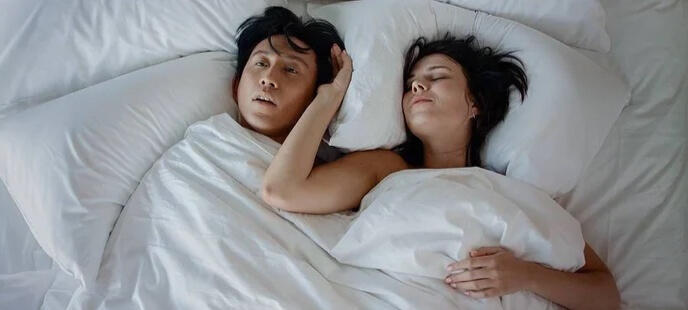 An unexpected encounter between a pop star and a war veteran on an eco-friendly bus.